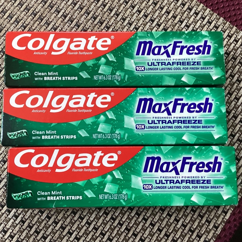 Colgate Max Fresh Toothpaste Clean Mint with Breath Strips Bundle 6.3 oz New